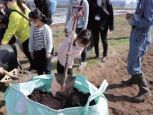 野菜栽培の重要要素である「土」についても学びます。