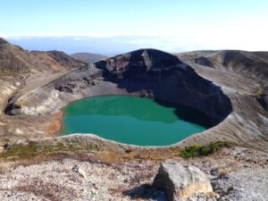 火山噴火口跡の見学